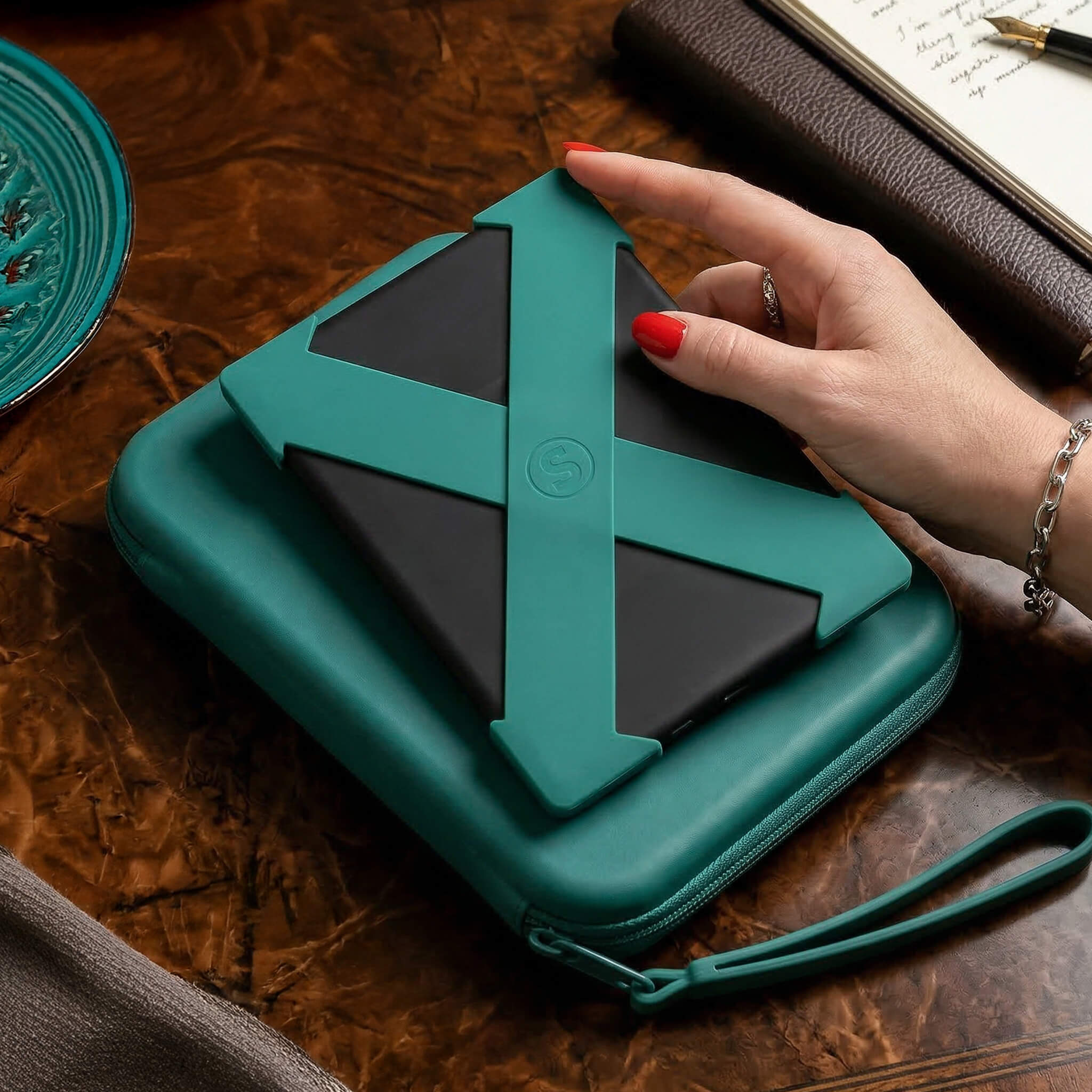 Jade Kindle Strap best companion for a comfy, secure grip that makes reading anywhere drop-free! - Buy Kindle Accessories Direct